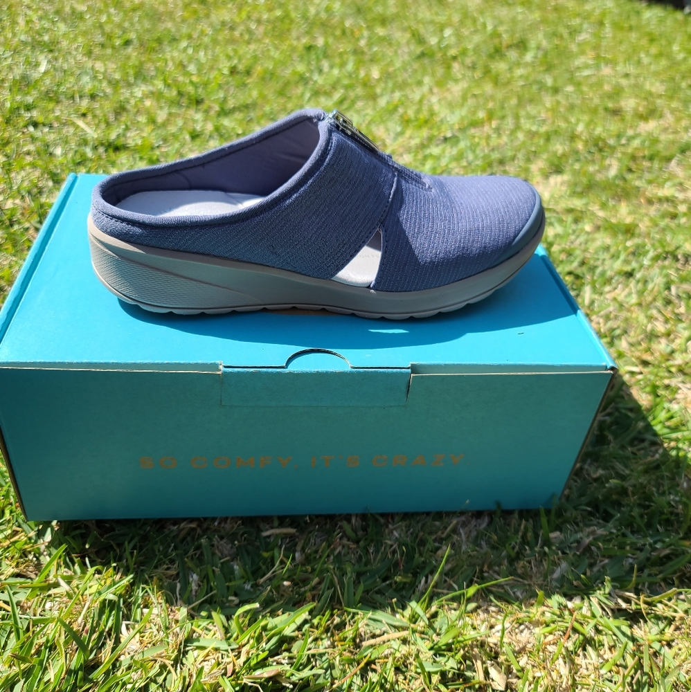 Bzees comfort shoes size 6.5 us size